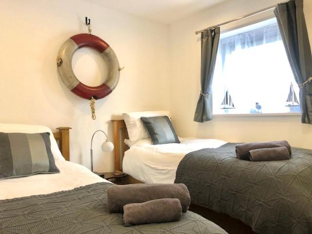 Seaview, Luxury Apartment, 2 Min Walk To Porth Beach New Quay Esterno foto