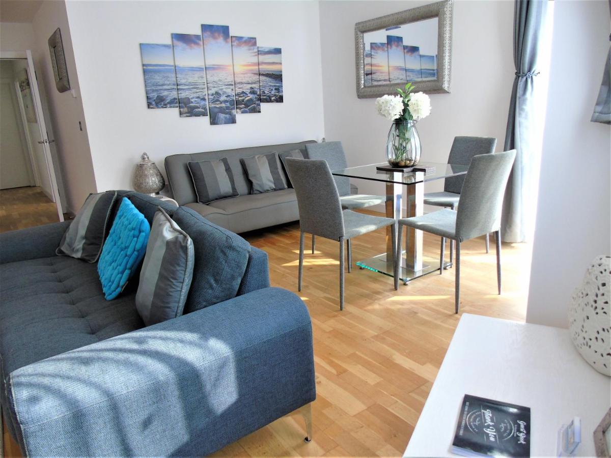 Seaview, Luxury Apartment, 2 Min Walk To Porth Beach New Quay Esterno foto