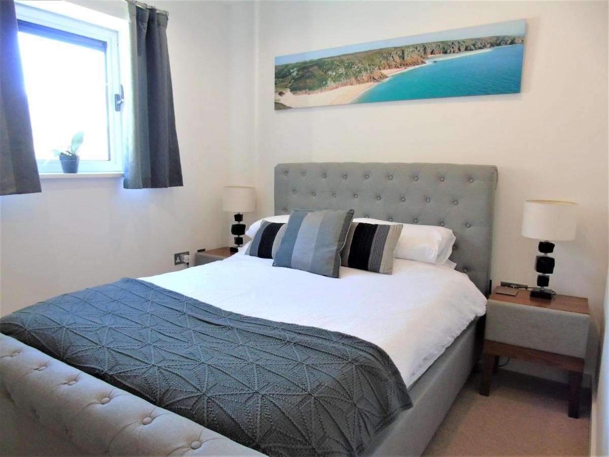 Seaview, Luxury Apartment, 2 Min Walk To Porth Beach New Quay Esterno foto