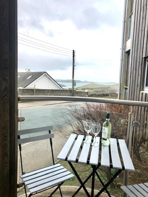 Seaview, Luxury Apartment, 2 Min Walk To Porth Beach New Quay Esterno foto