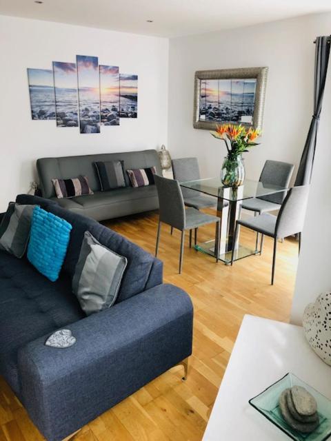 Seaview, Luxury Apartment, 2 Min Walk To Porth Beach New Quay Esterno foto