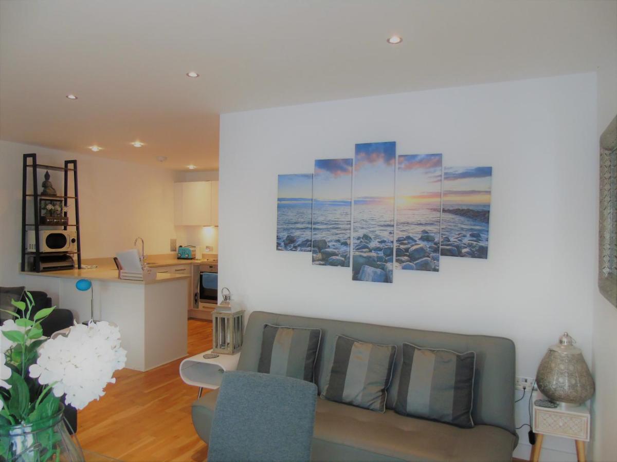 Seaview, Luxury Apartment, 2 Min Walk To Porth Beach New Quay Esterno foto