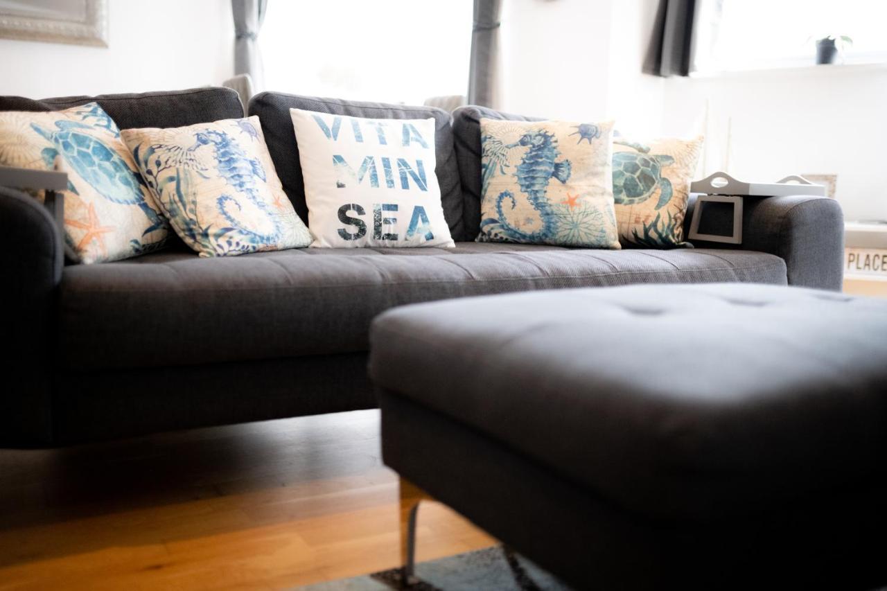 Seaview, Luxury Apartment, 2 Min Walk To Porth Beach New Quay Esterno foto