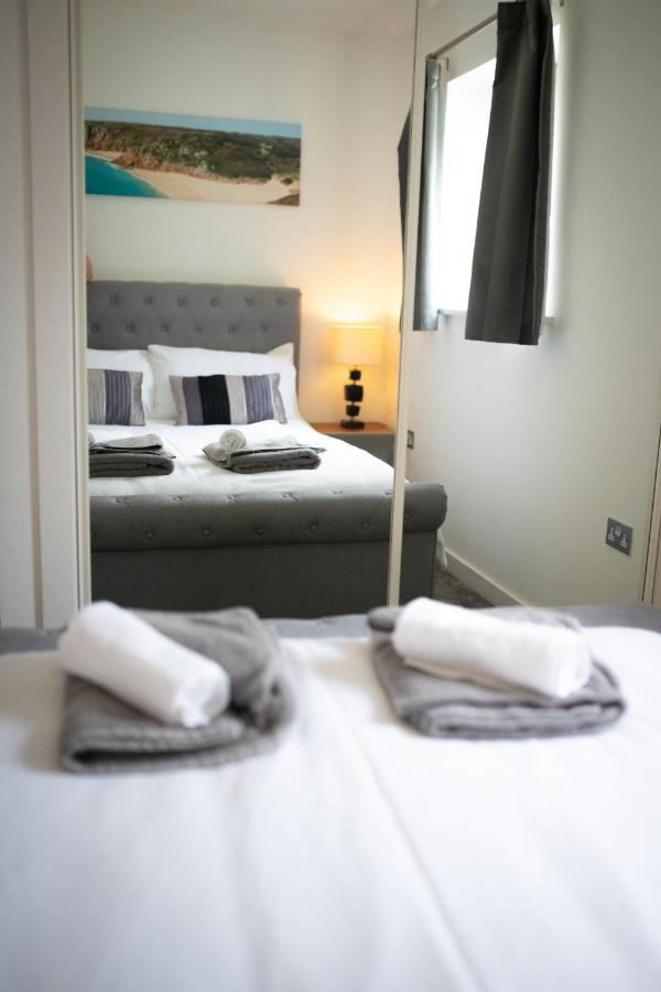 Seaview, Luxury Apartment, 2 Min Walk To Porth Beach New Quay Esterno foto