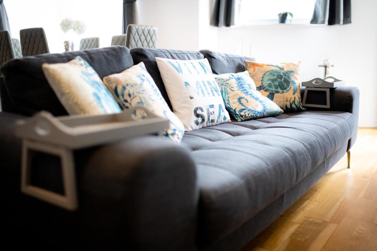 Seaview, Luxury Apartment, 2 Min Walk To Porth Beach New Quay Esterno foto