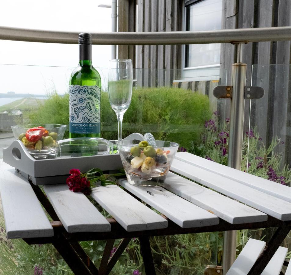 Seaview, Luxury Apartment, 2 Min Walk To Porth Beach New Quay Esterno foto